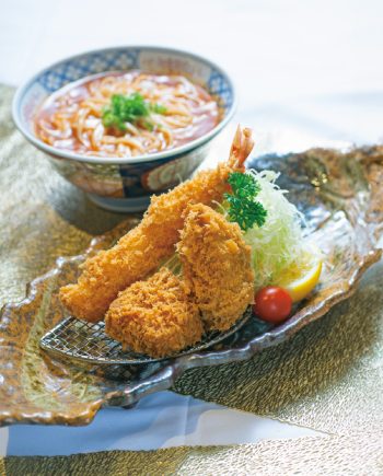 吉列大蝦生蠔豬柳伴濃蝦麵豉湯稻庭烏冬 Deep-fried King Prawn, Hiroshima Oyster and Pork Fillet with Inaniwa Udon in Prawn Miso Soup