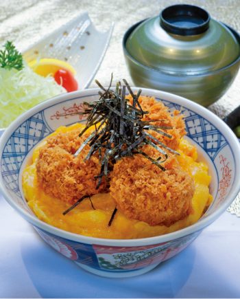 滑蛋吉列豬柳飯定食 Deep-Fried Pork Fillet Rice with Special Egg and Onion Sauce Set